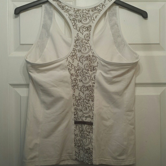 Cute Reebok Gym Top - Picture 3 of 5